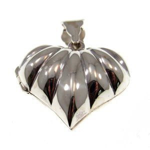 Solid 925 Sterling Silver Scalloped Clamshell Heart Keepsake Locket Pendant